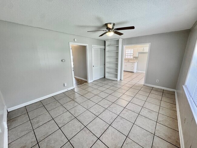 Building Photo - 4140 Crain Rd