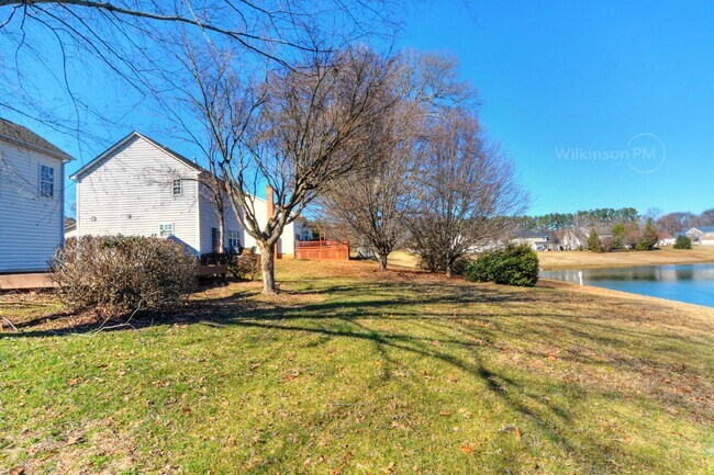 Building Photo - Beautiful 4 Bedroom 2.5 Bathroom Home with...