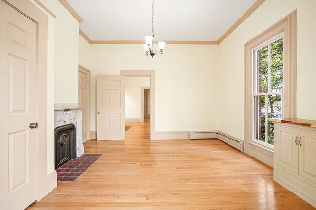 Building Photo - 52 Mattoon St