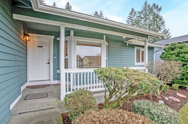 Building Photo - Spacious 3-Bedroom Home with Deck & Fenced Yard