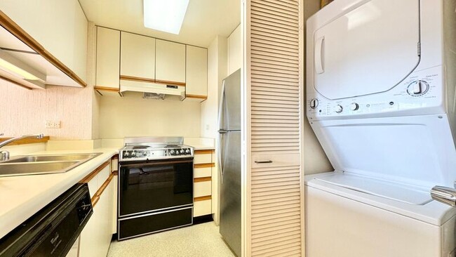 Building Photo - 5333 Likini St