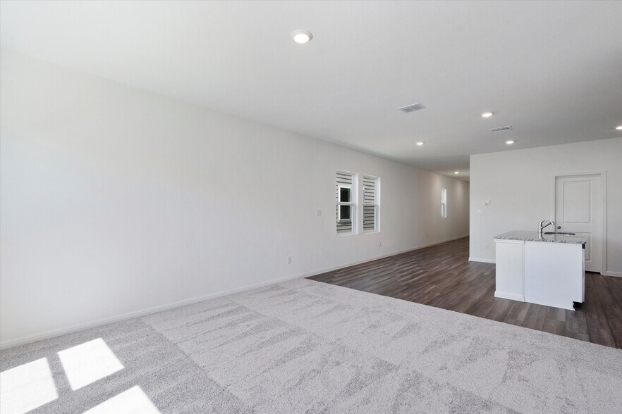 Building Photo - 118 Bluegill Dr