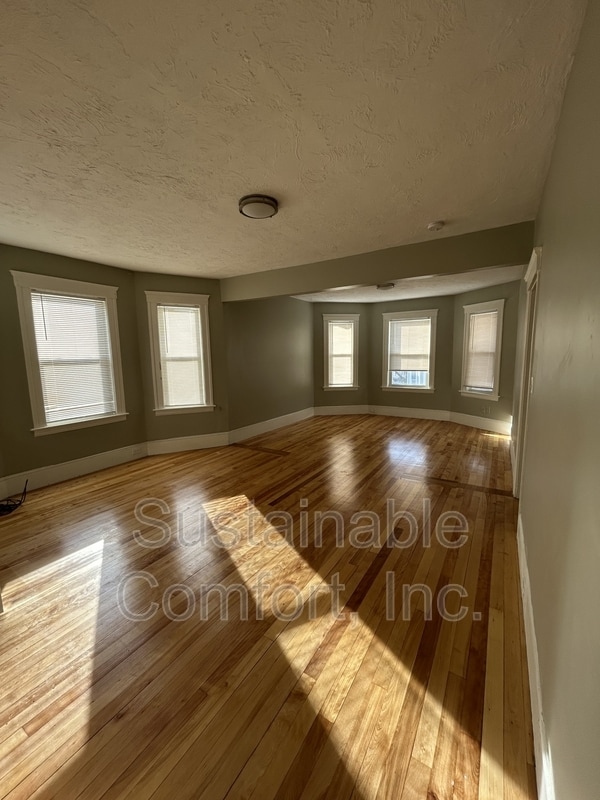 Primary Photo - 18 Plantation St