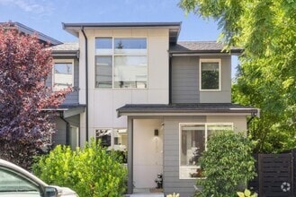 Building Photo - Modern & spacious 3bed/3bath with yard in ...