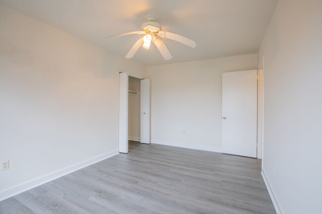 Building Photo - Charming 2 BR/1 BA Apartment in Rockville!