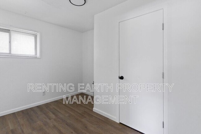 Building Photo - 9835 Winkler Dr