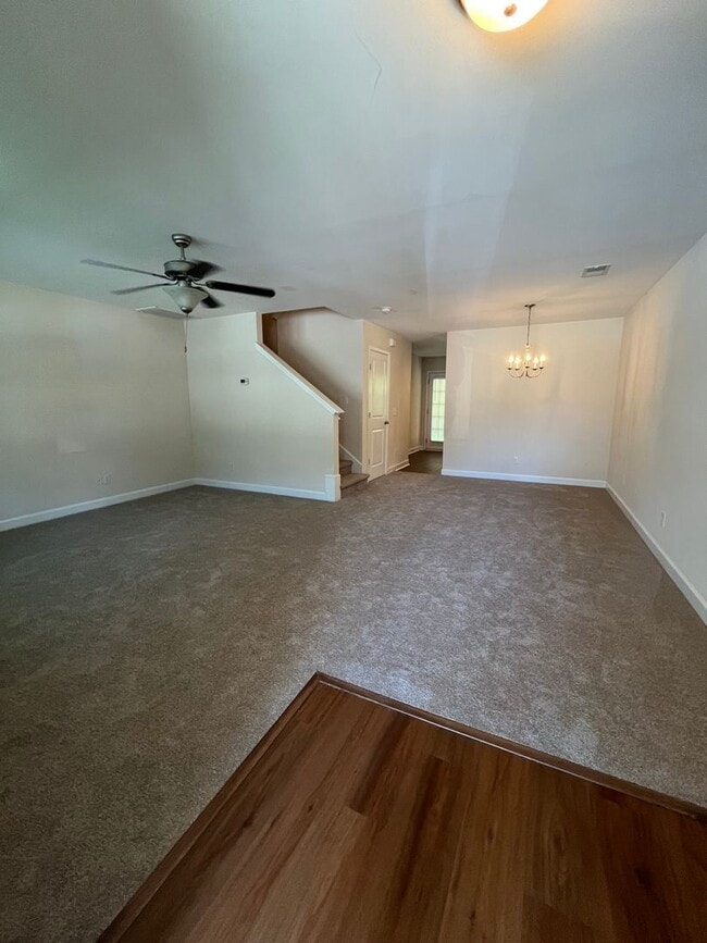 Building Photo - 3 Bedroom, 2.5 Bath Townhome