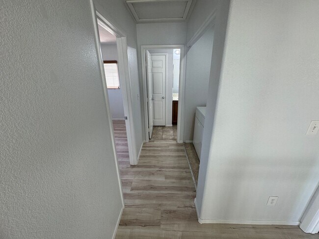 Building Photo - Charming 3 Bedroom, 3 Bathroom, 2-Story Ho...