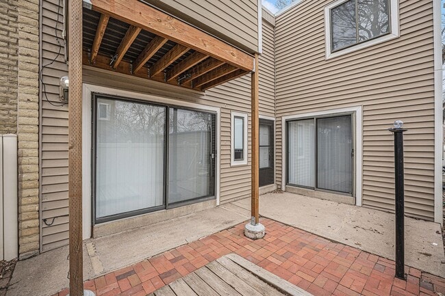 Building Photo - 9626 E Kansas Cir
