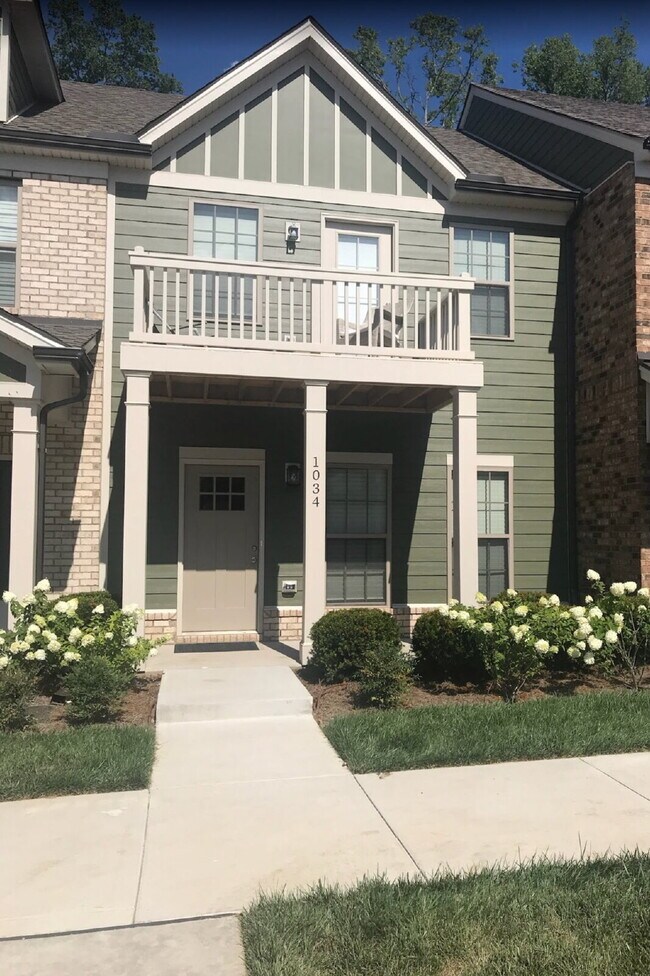 Building Photo - Available for Aug move in. Charming 2-Bedroom Retreat in Hendersonville with 2.5 Baths & Spacious...