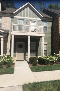 Building Photo - Available for Aug move in. Charming 2-Bedroom Retreat in Hendersonville with 2.5 Baths & Spacious...