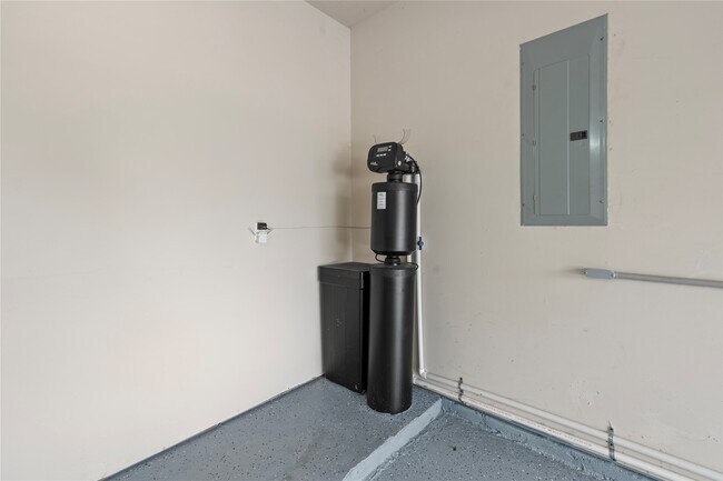 Building Photo - 18002 Heartsong Dr