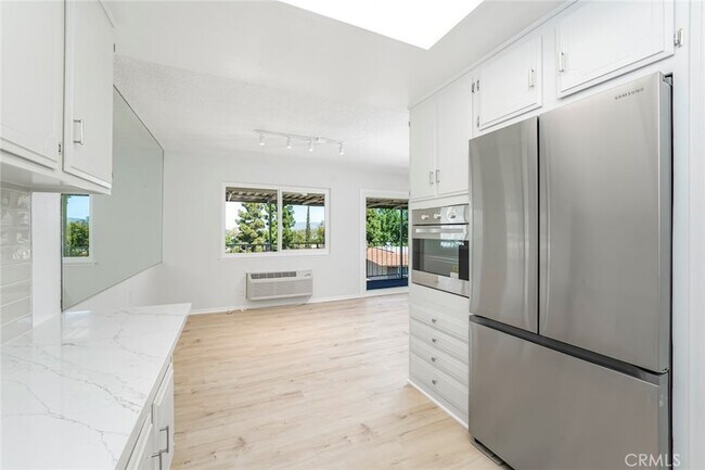 Building Photo - 2293 Via Puerta