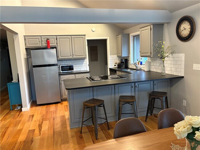 Building Photo - 80 Mayfair Dr