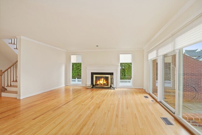 Building Photo - 52 Sherwood Pl