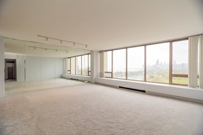 Building Photo - 2800 N Lake Shore Dr