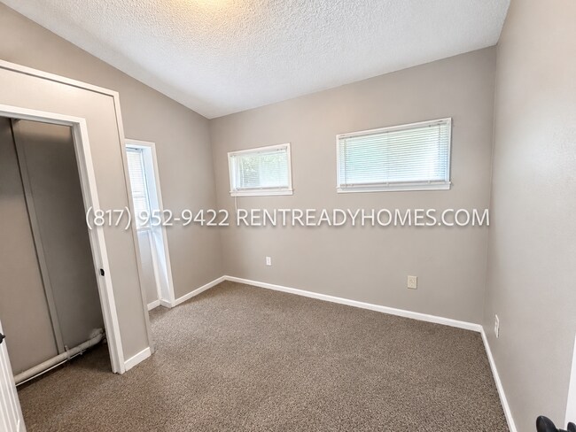 Building Photo - 501 Henson St
