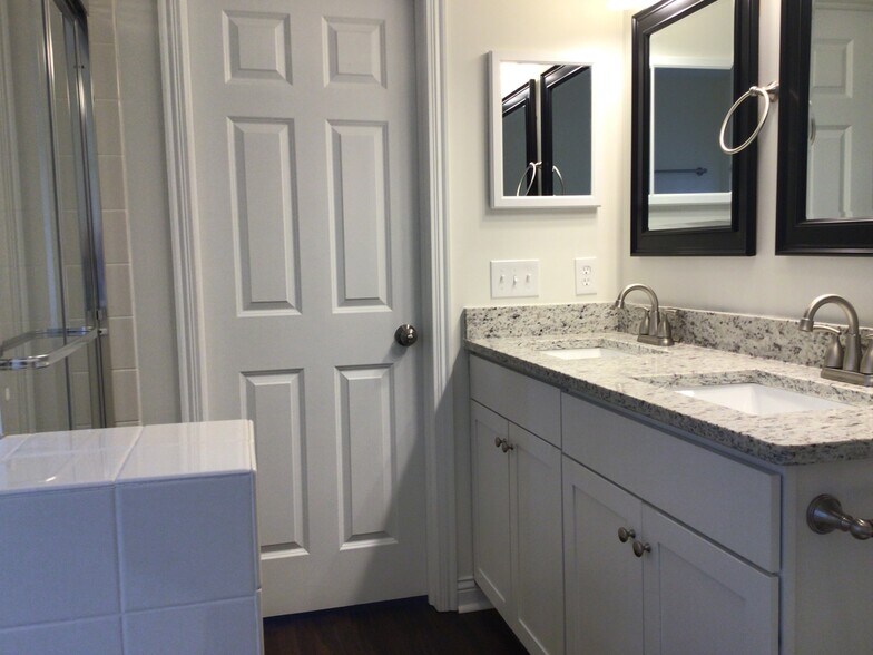 Building Photo - 1557 Pheasant Run Dr