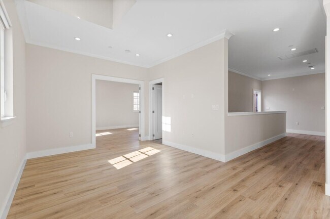 Building Photo - 193 Carmel Ave