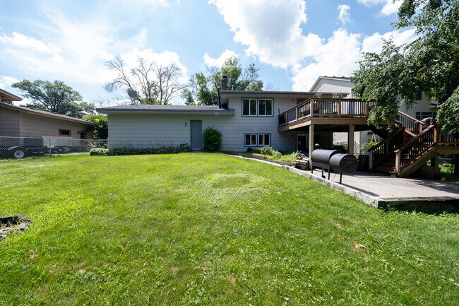 Building Photo - 1581 Woodside Ct NE