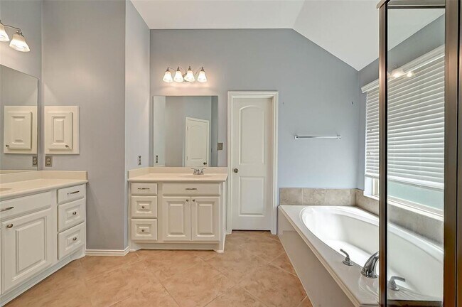 Building Photo - 26243 Crystal Cove Ln