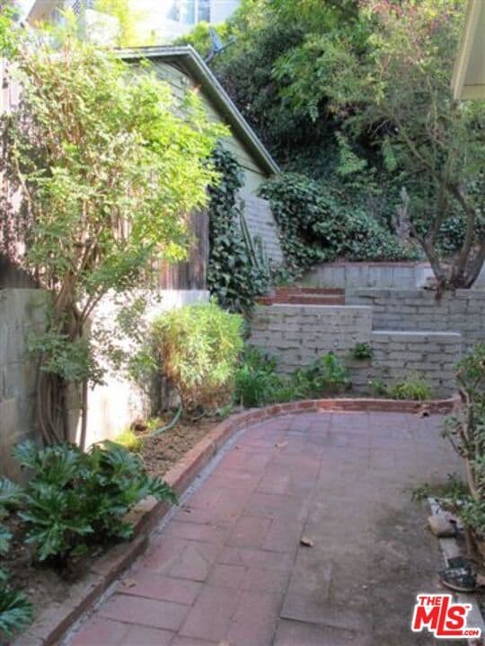 Building Photo - 1938 N Beverly Glen Blvd