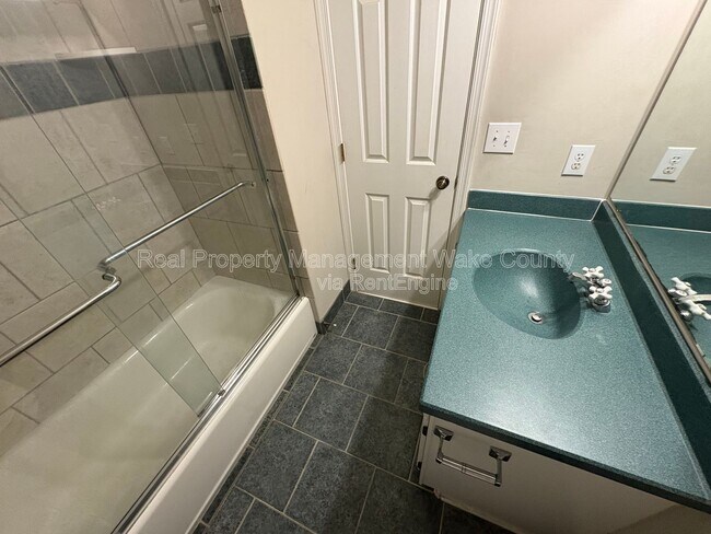 Building Photo - 106 N McLean Ct