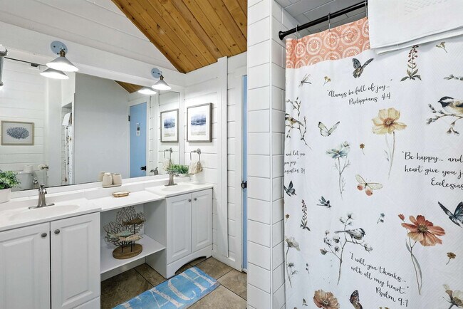 Building Photo - 62 Ocean St