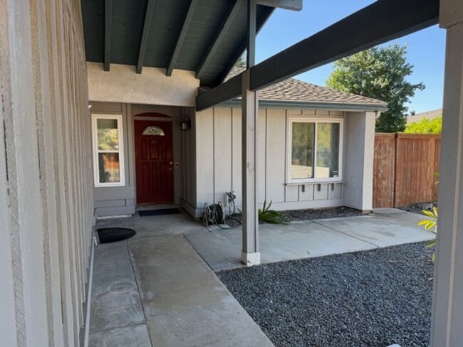 Building Photo - 3 bedroom/2 bath single family home for lease