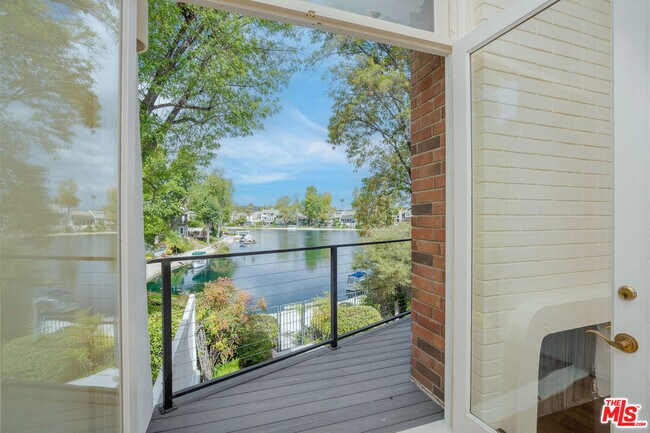 Building Photo - 4618 Park Mirasol