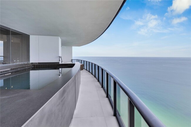 Building Photo - 18555 Collins Ave