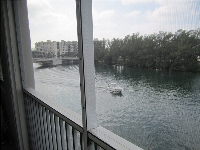 Building Photo - 16699 Collins Ave
