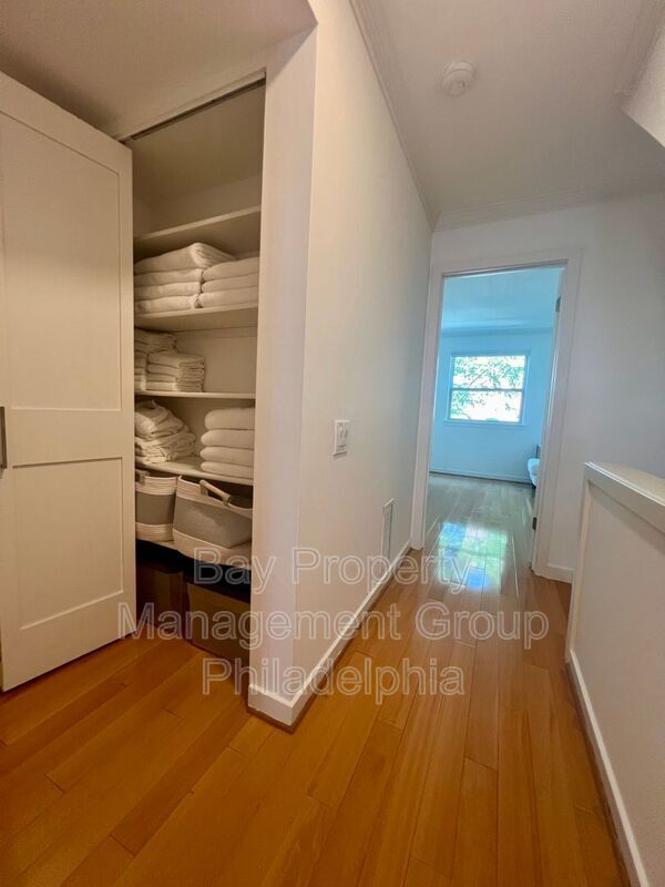 Building Photo - 834 N Newkirk St