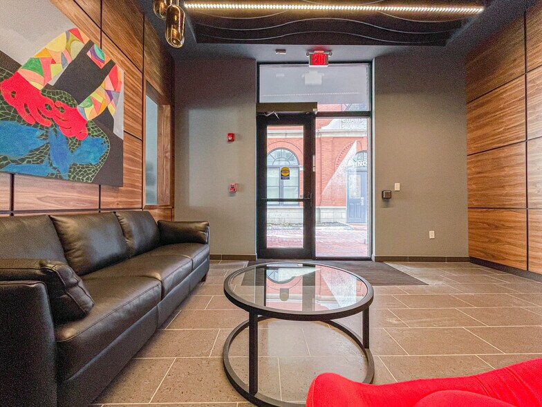 Building Photo - 5 India St