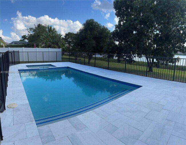 Building Photo - 10664 Paso Fino Dr