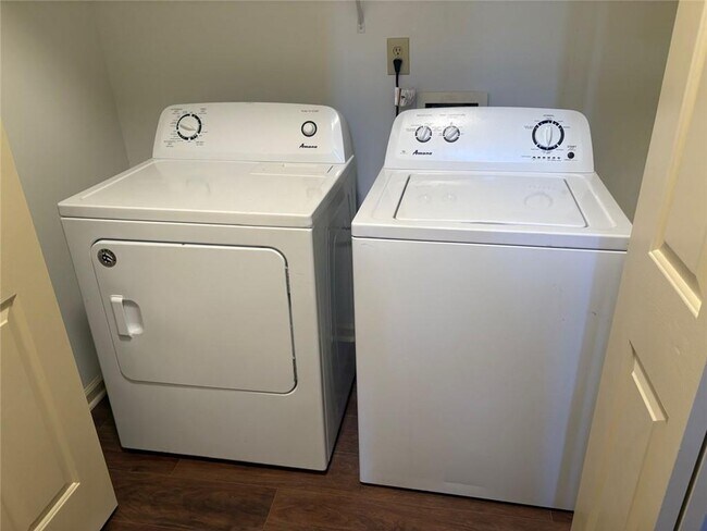 Building Photo - 11 Harvest Way