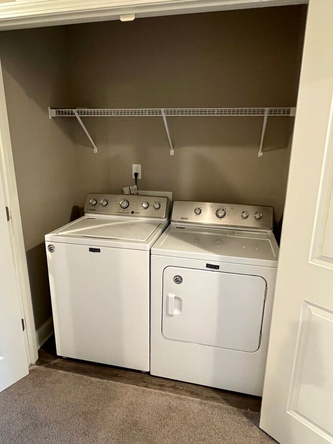 Building Photo - Convenient 3 Bed Townhome near Harrisburg