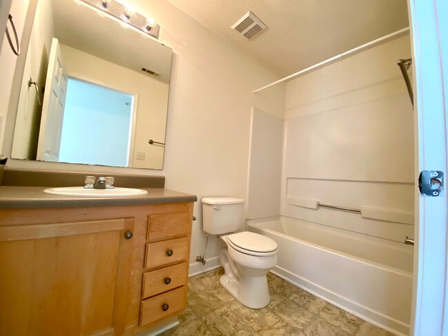 Building Photo - 431 Harts Cove Way