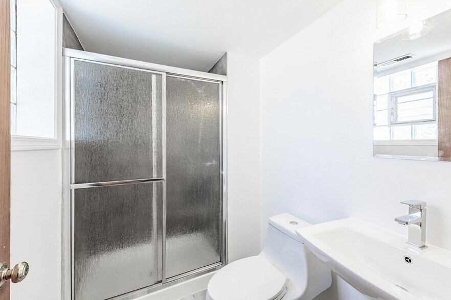 Building Photo - 3103 Grove Ave