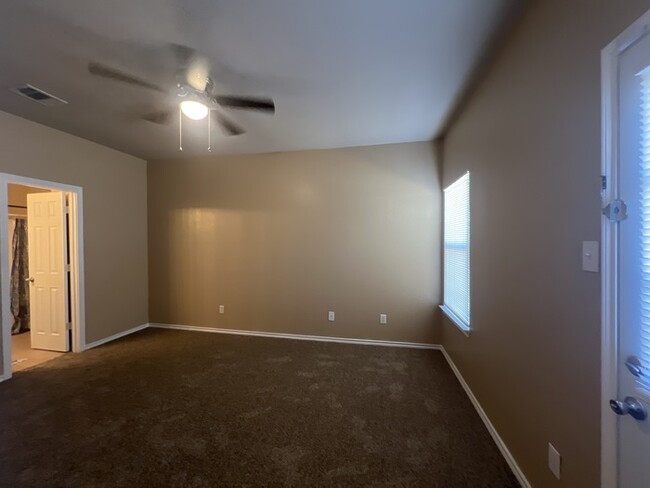 Building Photo - Updated Stunning Duplex 3/2 duplex in Burleson