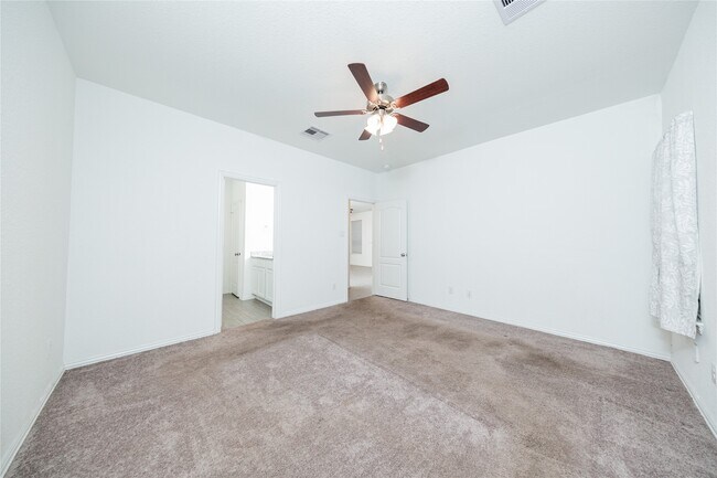 Building Photo - 31206 Whitfield Ct