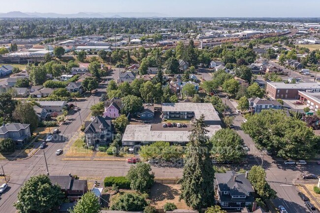 Building Photo - 205 6th Ave SW