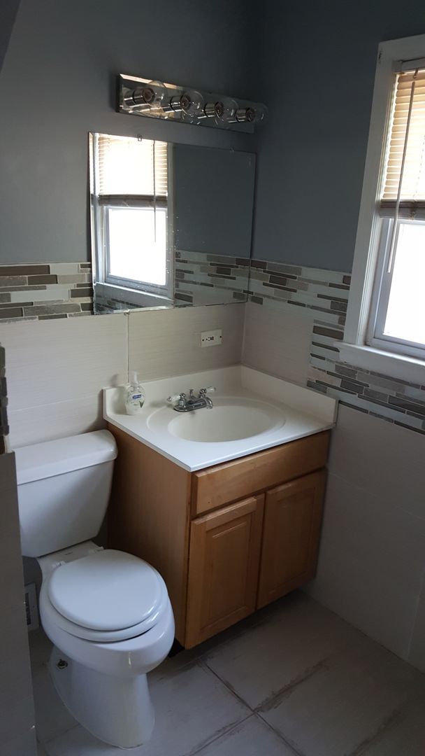 Building Photo - Spacious home in downtown Royal Oak!