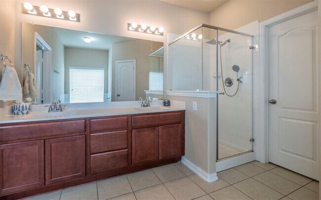 Building Photo - 8021 Arezzo Dr