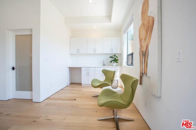 Building Photo - 3756 Brilliant Dr