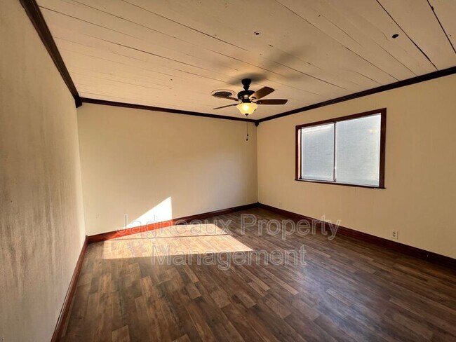 Building Photo - 315 E Thomas St