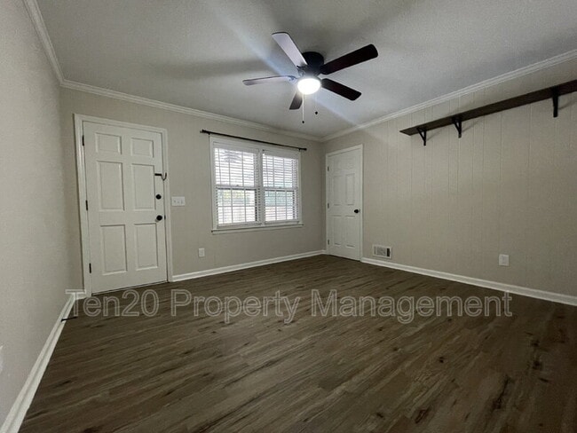 Building Photo - 2005 Landau Dr