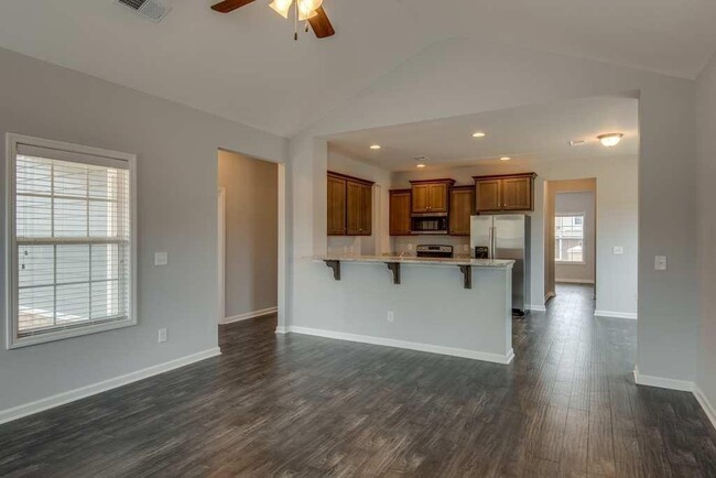 Building Photo - AVAILABLE NOW!    Beautiful 4 / 2 home in Fairview Station, completely refreshed and ready for yo...