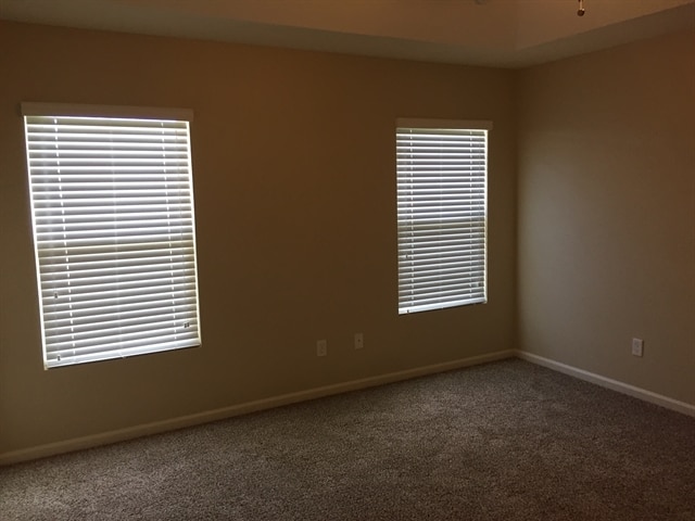 Building Photo - 372 W New England Dr