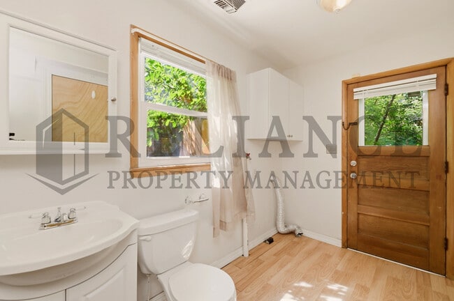 Building Photo - 6216 E Orme St